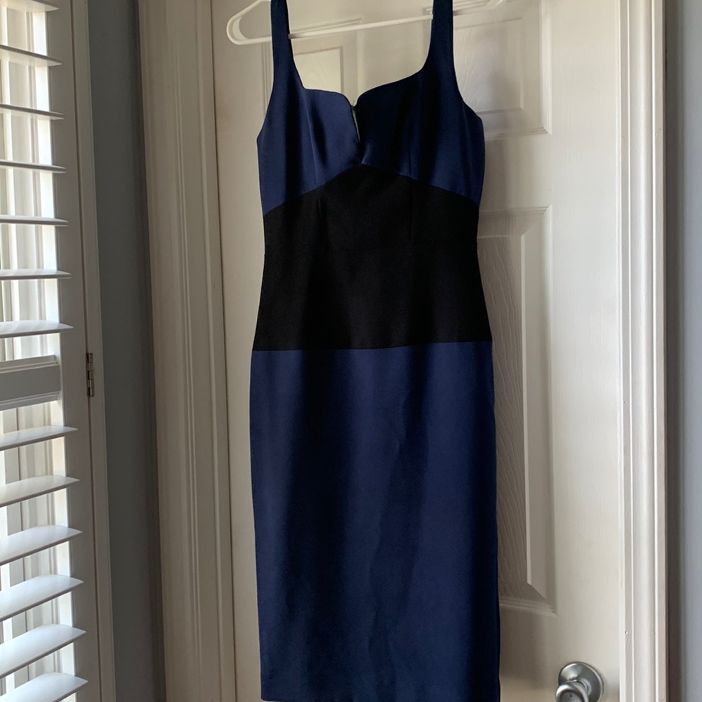 Black Halo size 4 dress with adjustable dtraps